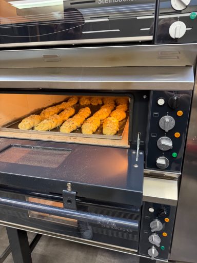 Backkurse in Häusslers Steinbacköfen werden angeboten!